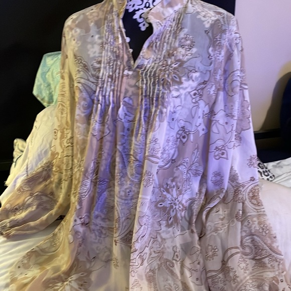 Woman’s sheer tunic shirt - Picture 3 of 8